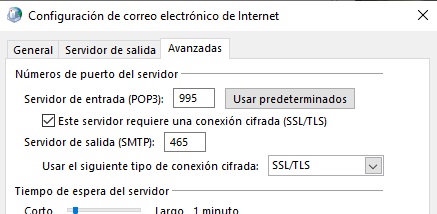 Panel trasero de puertos en una computadora.