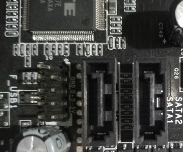 Panel trasero de puertos en una computadora.
